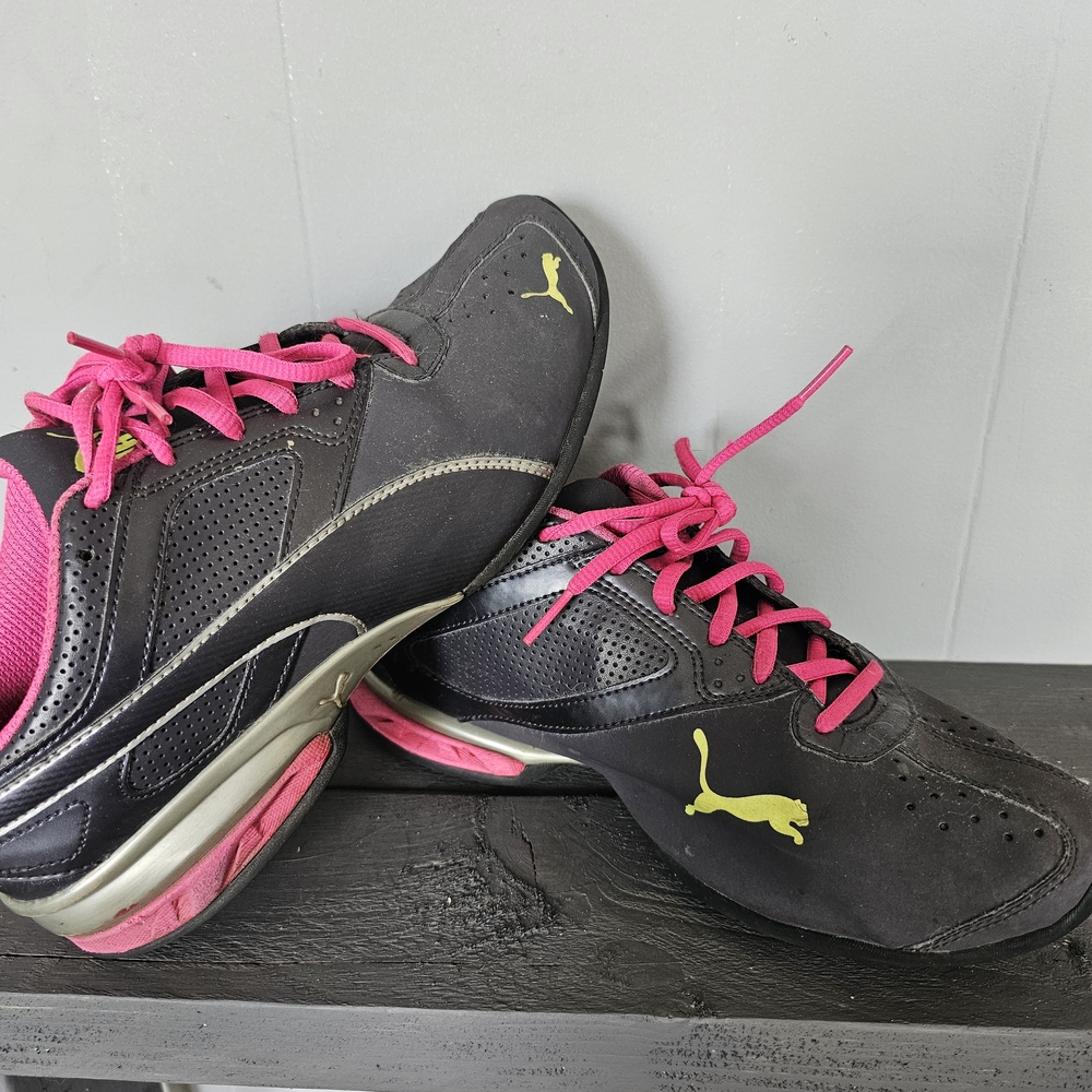 Puma Women's Black and Pink Athletic Sneakers